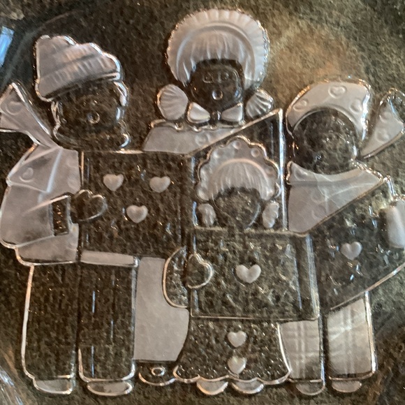 Mikasa “Carolers” glass sweet dish with box. Size approximately 8 1/4” x 7” x 1” - Picture 5 of 9